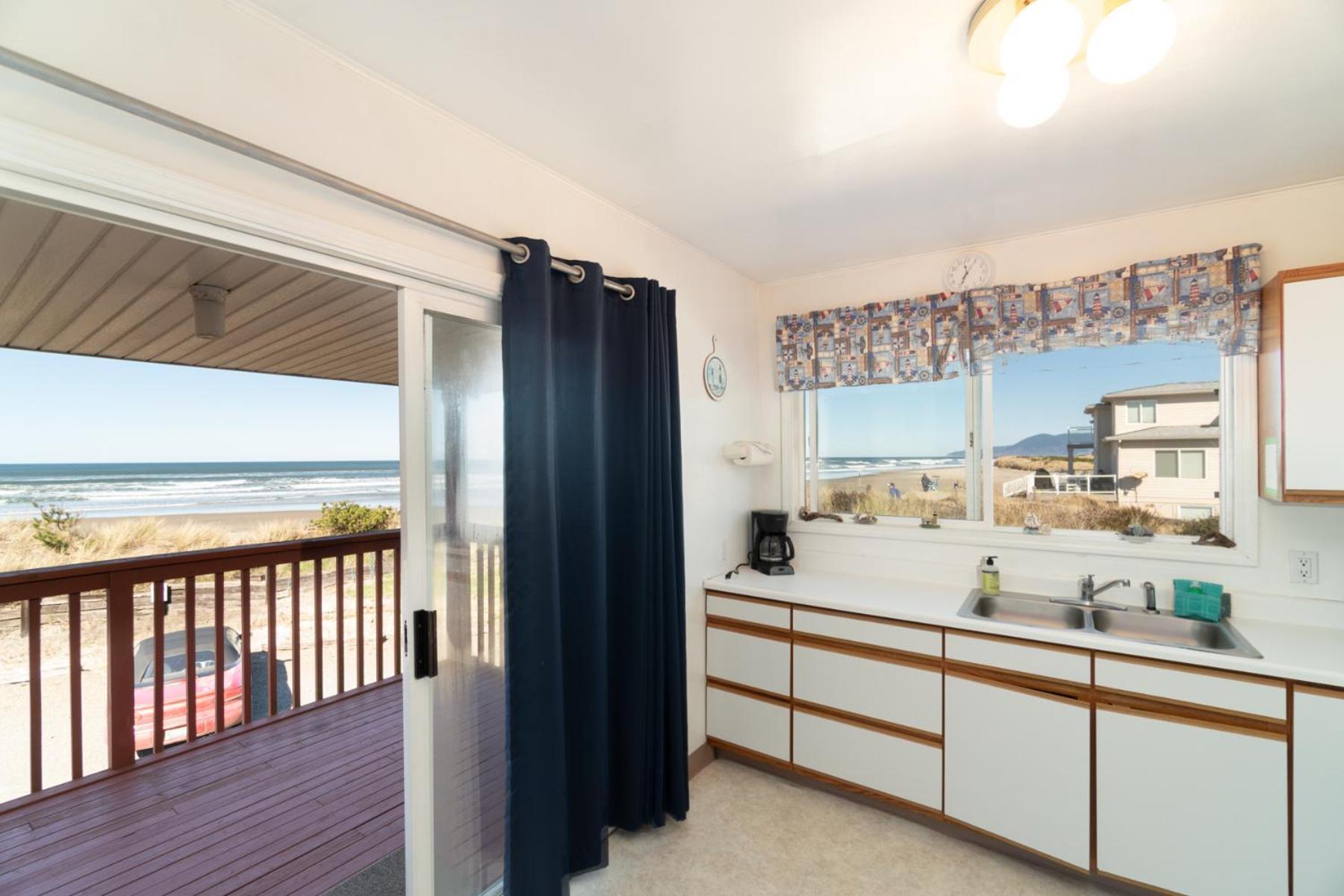 Getaway Oceanfront Apartment